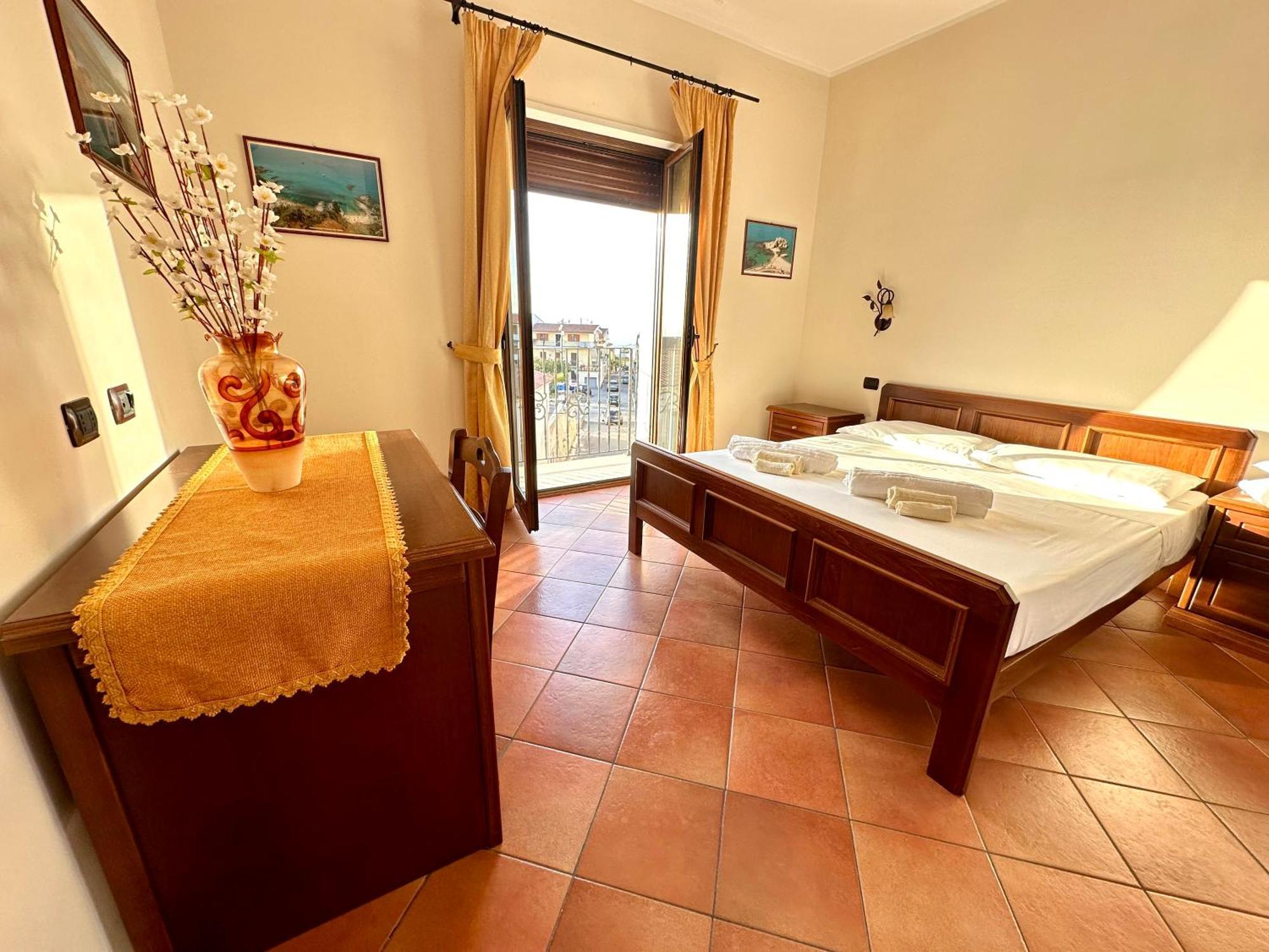 Luxury Accommodation Santa Domenica  Bagian luar foto